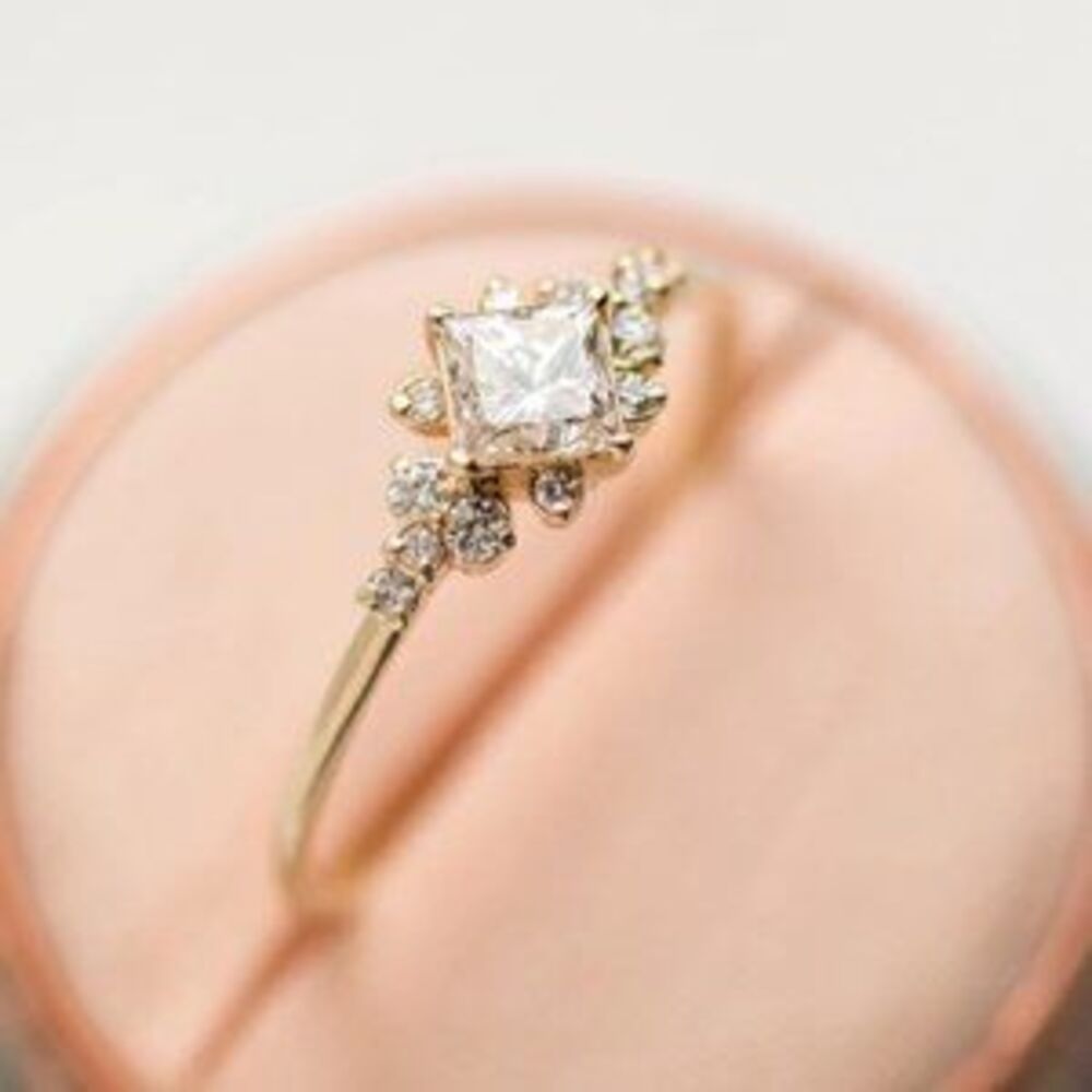 *NEW 18K Yellow Gold Diamond Princess Ring - Picture 4 of 6